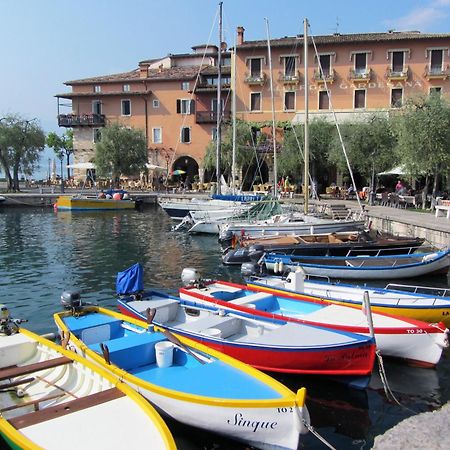 Boutique Apartment Ca Tulles Torri Del Benaco Exterior photo